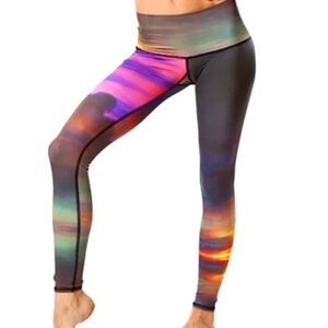 Teeki - Size M - Rainbow Cloud Leggings